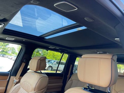 Used 2025 Jeep Grand Wagoneer Series III AWD/4WD image 27