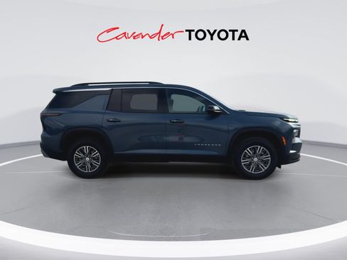 Used 2026 Chevrolet Traverse LT w/ Driver Confidence Package FWD image 9