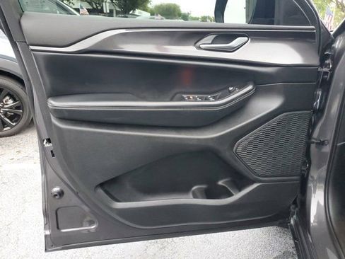 Used 2023 Jeep Grand Cherokee L Altitude image 18