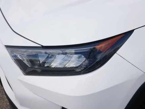 Used 2022 Toyota RAV4 LE w/ Carpet Mat Package (TMS) AWD/4WD image 16