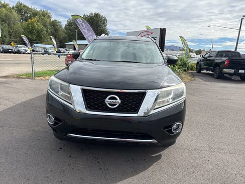 Used 2016 Nissan Pathfinder SV w/ SV Cold Weather Package image 2