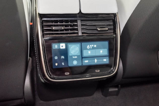Used 2024 Rivian R1S Adventure Quad AWD/4WD image 23
