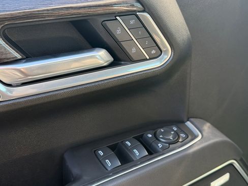 Used 2025 Chevrolet Silverado 1500 LTZ w/ LTZ Convenience Package II AWD/4WD image 18