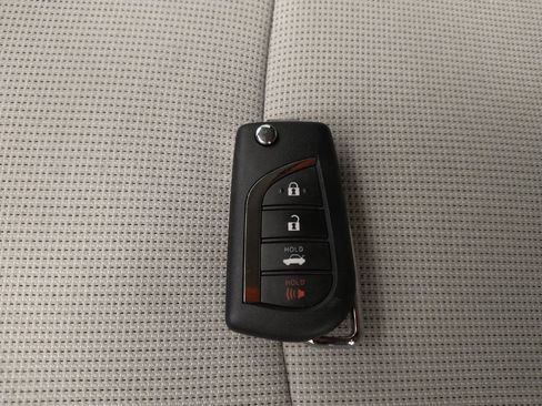 Used 2022 Toyota Corolla LE image 32