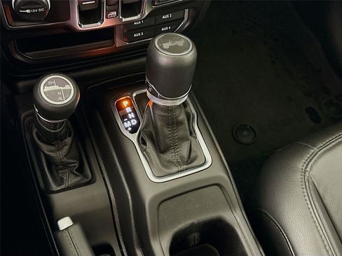 Used 2023 Jeep Wrangler Unlimited Sahara AWD/4WD image 11
