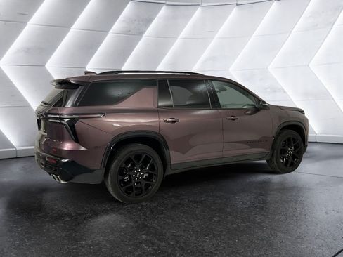 Used 2025 Chevrolet Traverse RS FWD image 4