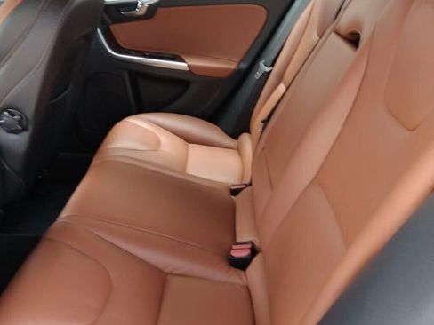 Used 2015 Volvo V60 T5 Platinum image 9