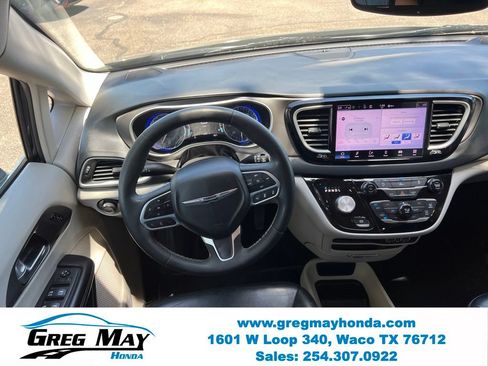 Used 2022 Chrysler Pacifica Touring-L FWD image 21