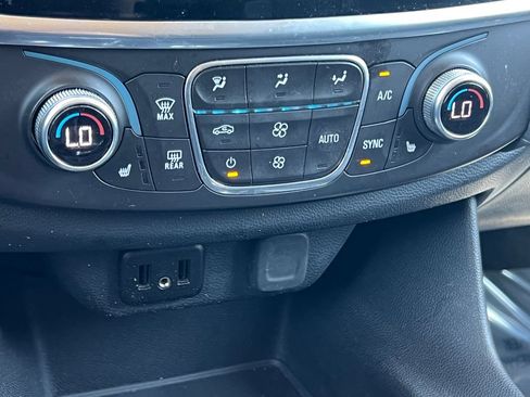 Used 2018 Chevrolet Traverse LT AWD/4WD image 26