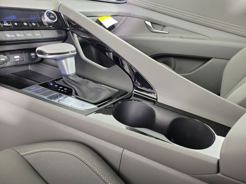 New 2025 Hyundai Elantra SEL image 19