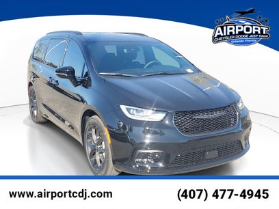 New 2026 Chrysler Pacifica Select w/ S Appearance Package