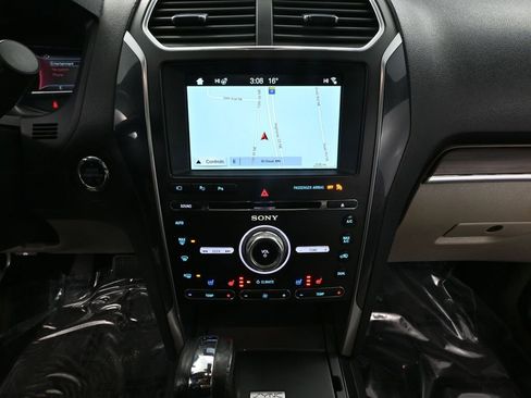 Used 2018 Ford Explorer Limited w/ Equipment Group 301A FWD image 33
