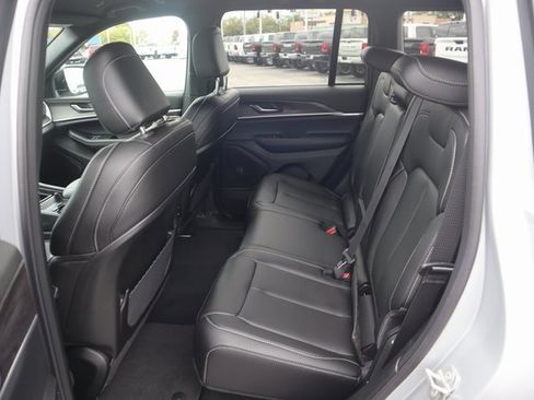 New 2025 Jeep Grand Cherokee Limited w/ Trailer Tow Package image 17