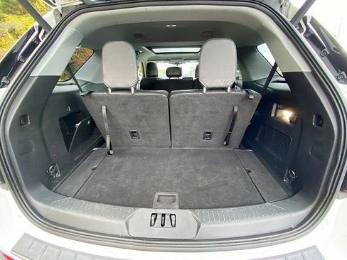 Certified 2022 Ford Explorer XLT w/ Equipment Group 202A image 10