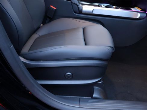 New 2025 Mercedes-Benz GLB 250 4MATIC image 12