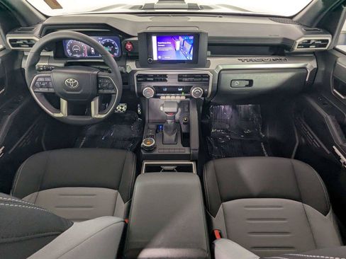 Used 2025 Toyota Tacoma TRD Sport AWD/4WD image 35
