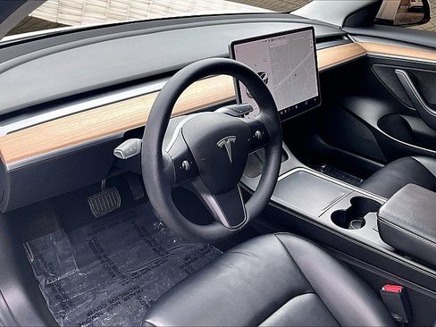 Used 2021 Tesla Model 3 Standard Range Plus image 13