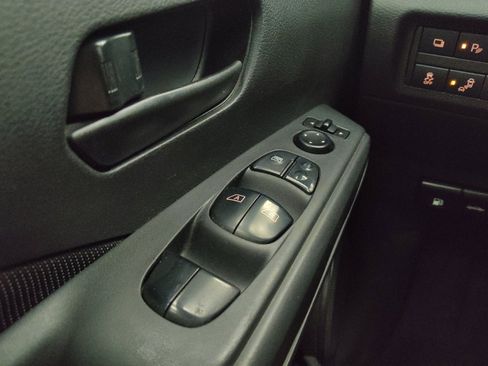 Used 2021 Nissan Kicks S image 27