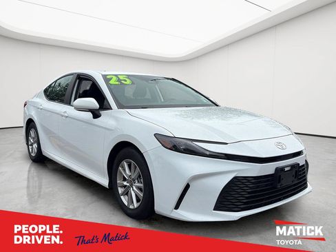 Used 2025 Toyota Camry LE FWD image 1