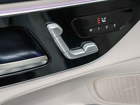 Used 2025 Mercedes-Benz GLC 300 image 24