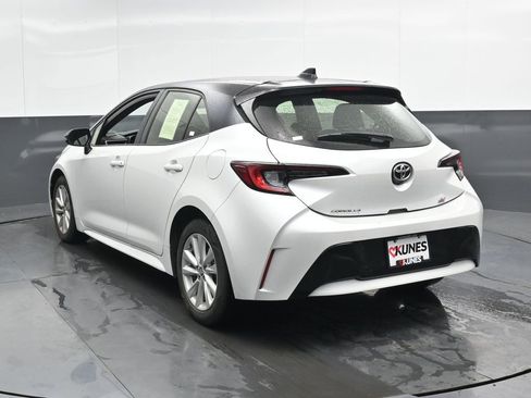 Used 2023 Toyota Corolla SE w/ SE Premium Package image 9