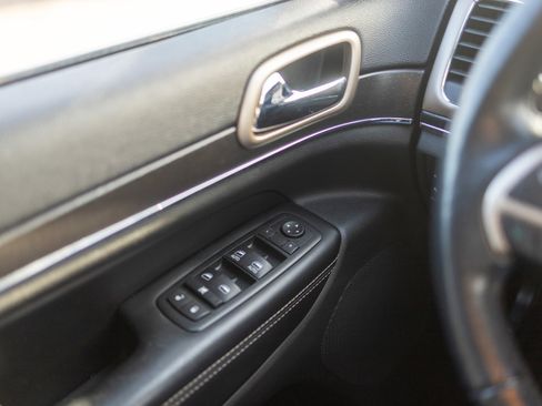 Used 2015 Jeep Grand Cherokee Limited image 14