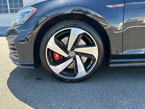 Used 2018 Volkswagen GTI SE FWD image 11