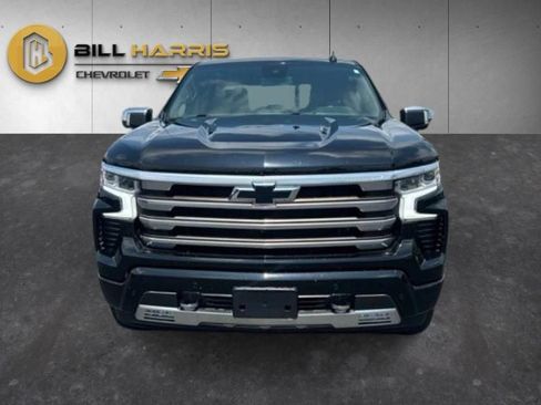 Used 2022 Chevrolet Silverado 1500 High Country w/ Max Trailering Package AWD/4WD image 2