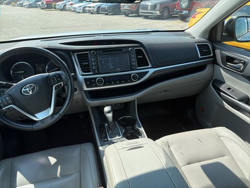Used 2018 Toyota Highlander Limited AWD/4WD image 11