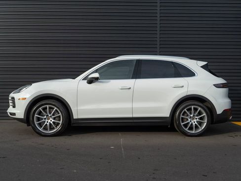 Used 2023 Porsche Cayenne AWD/4WD image 2