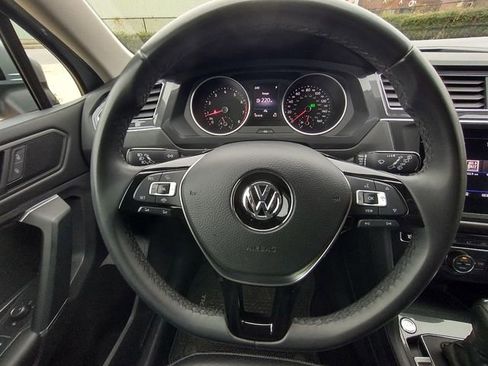 Used 2020 Volkswagen Tiguan SE image 35