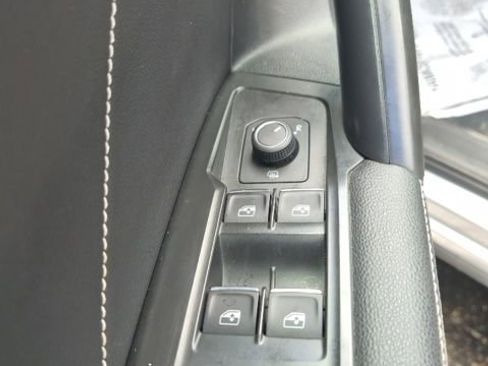 Used 2024 Volkswagen Tiguan SE AWD/4WD image 16