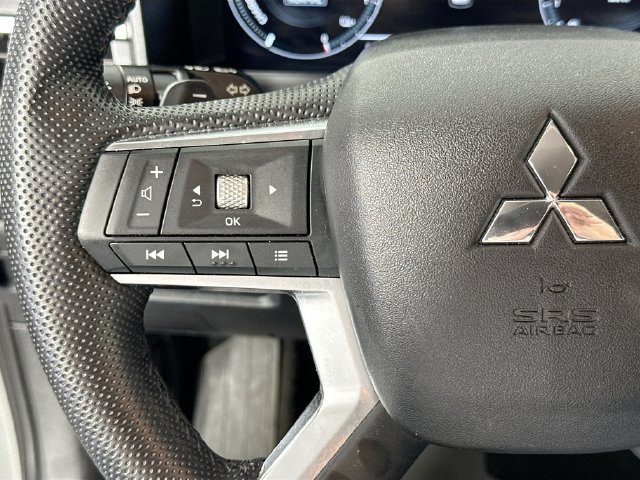 Used 2023 Mitsubishi Outlander SE AWD/4WD image 22