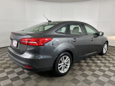 Used 2017 Ford Focus SE FWD image 5