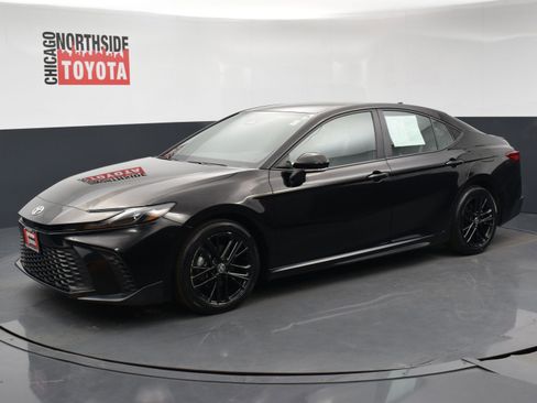 Used 2025 Toyota Camry SE FWD image 8