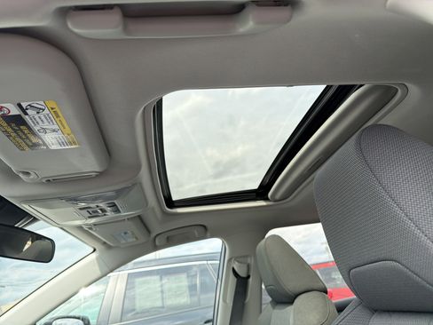 Used 2022 Toyota RAV4 XLE w/ Convenience Package image 23