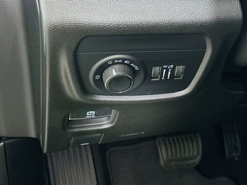 Used 2023 Jeep Grand Cherokee Laredo w/ Luxury Tech Group I AWD/4WD image 17