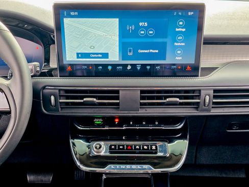 Used 2024 Lincoln Corsair Premiere image 15