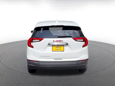 Used 2024 GMC Terrain SLE FWD image 12