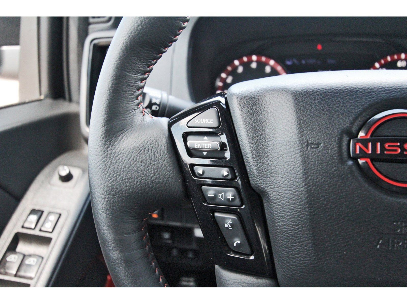 Used 2026 Nissan Frontier PRO-4X w/ Tow Package AWD/4WD image 23