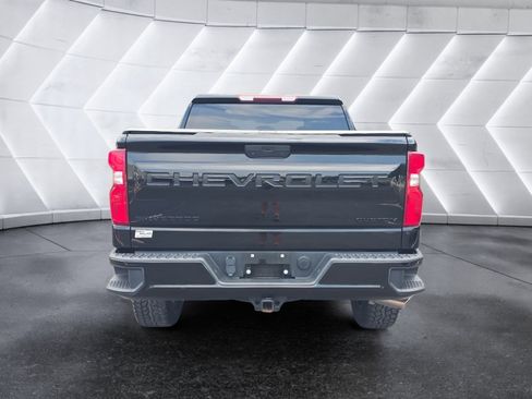 Used 2021 Chevrolet Silverado 1500 Custom Trail Boss w/ LPO, Dark Essentials Package AWD/4WD image 4