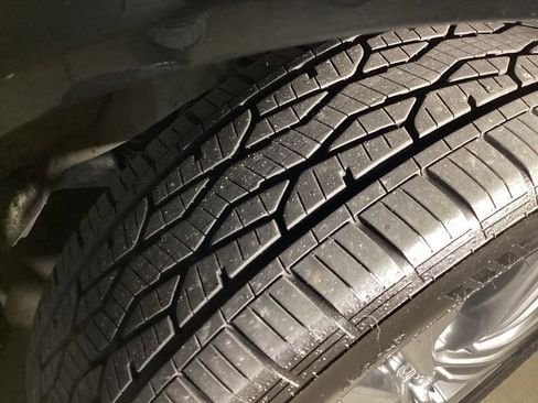 Used 2021 Toyota Venza XLE image 8