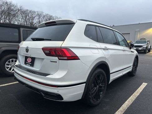 Used 2022 Volkswagen Tiguan SE R-Line image 3