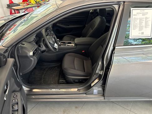 Used 2025 Nissan Altima 2.5 SV w/ SV Premium Package FWD image 9