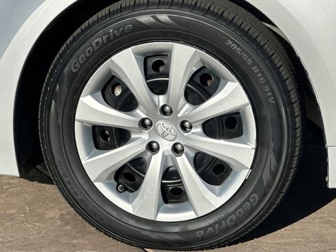 Certified 2023 Toyota Corolla LE image 32