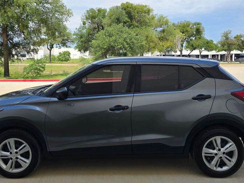 Used 2020 Nissan Kicks S FWD image 9