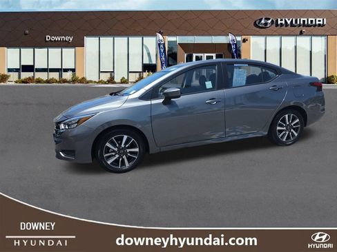 Used 2025 Nissan Versa SV FWD image 1