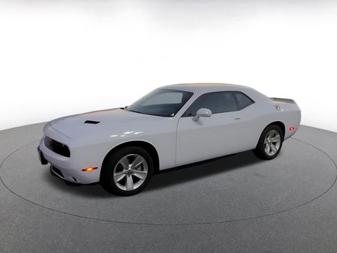 Used 2023 Dodge Challenger SXT image 8