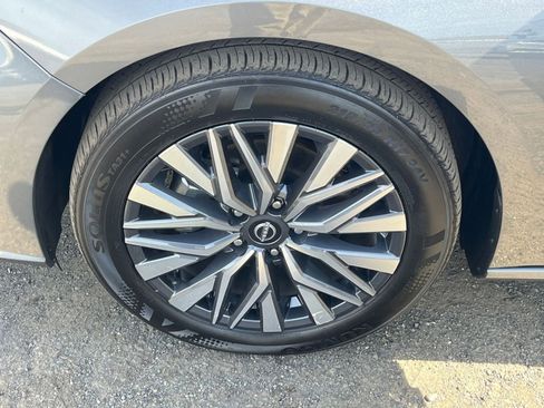 Used 2025 Nissan Altima 2.5 SV image 30