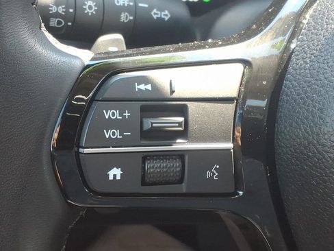 Used 2025 Honda Pilot Touring image 7